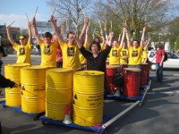 2010 solardrums 2010-04 menschenkette_kl.jpg